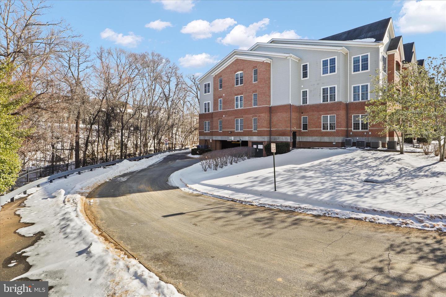 7055 HERITAGE HUNT DR #311, GAINESVILLE, Virginia 20155, 2 Bedrooms Bedrooms, ,2 BathroomsBathrooms,Residential,For sale,7055 HERITAGE HUNT DR #311,VAPW2110212 MLS # VAPW2110212