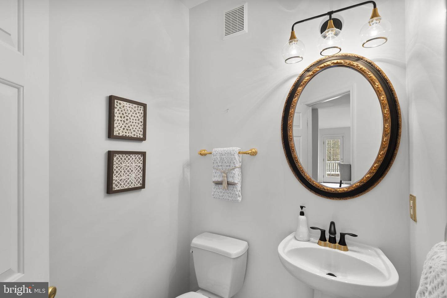 7416 BECKWITH LN, CLIFTON, Virginia 20124, 4 Bedrooms Bedrooms, ,4 BathroomsBathrooms,Residential,For sale,7416 BECKWITH LN,VAFX2284992 MLS # VAFX2284992