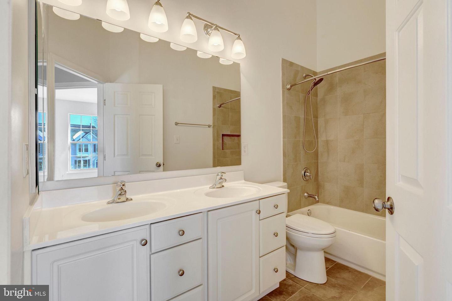 20372 BRIARCLIFF TER, STERLING, Virginia 20165, 3 Bedrooms Bedrooms, 7 Rooms Rooms,2 BathroomsBathrooms,Residential,For sale,20372 BRIARCLIFF TER,VALO2113692 MLS # VALO2113692