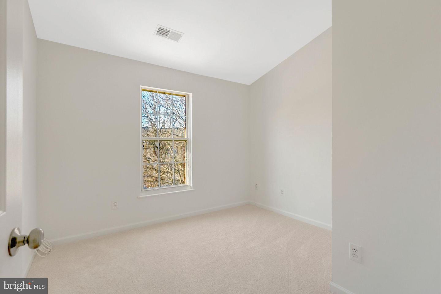 20372 BRIARCLIFF TER, STERLING, Virginia 20165, 3 Bedrooms Bedrooms, 7 Rooms Rooms,2 BathroomsBathrooms,Residential,For sale,20372 BRIARCLIFF TER,VALO2113692 MLS # VALO2113692