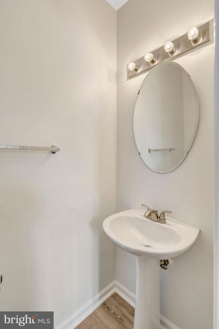 20372 BRIARCLIFF TER, STERLING, Virginia 20165, 3 Bedrooms Bedrooms, 7 Rooms Rooms,2 BathroomsBathrooms,Residential,For sale,20372 BRIARCLIFF TER,VALO2113692 MLS # VALO2113692