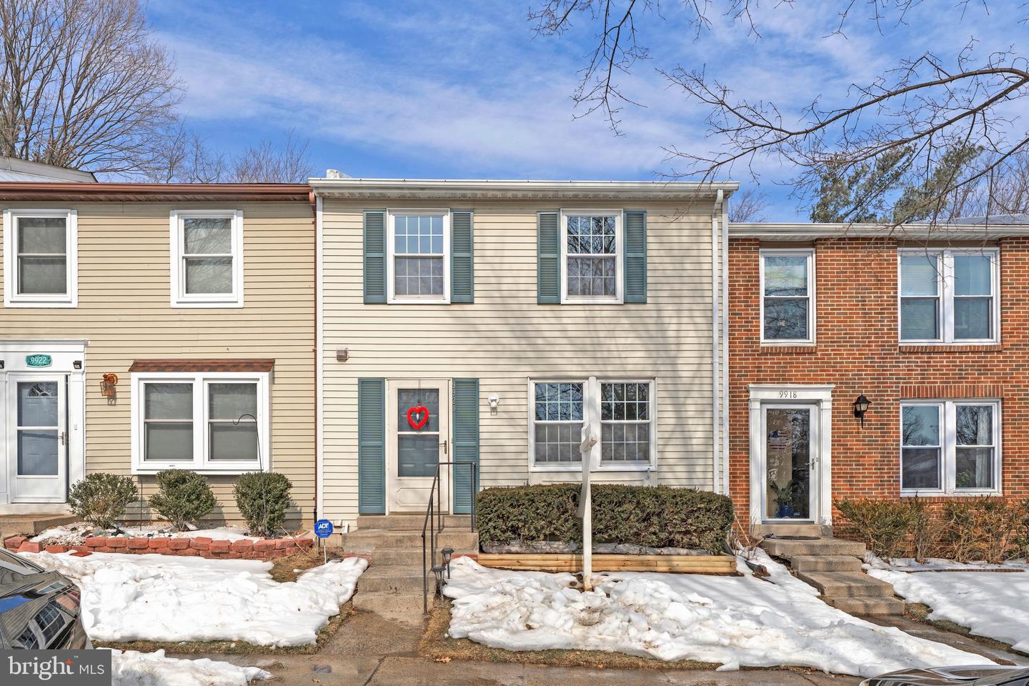 9920 OAKDALE WOODS CT, VIENNA, Virginia 22181, 3 Bedrooms Bedrooms, ,2 BathroomsBathrooms,Residential,For sale,9920 OAKDALE WOODS CT,VAFX2285172 MLS # VAFX2285172