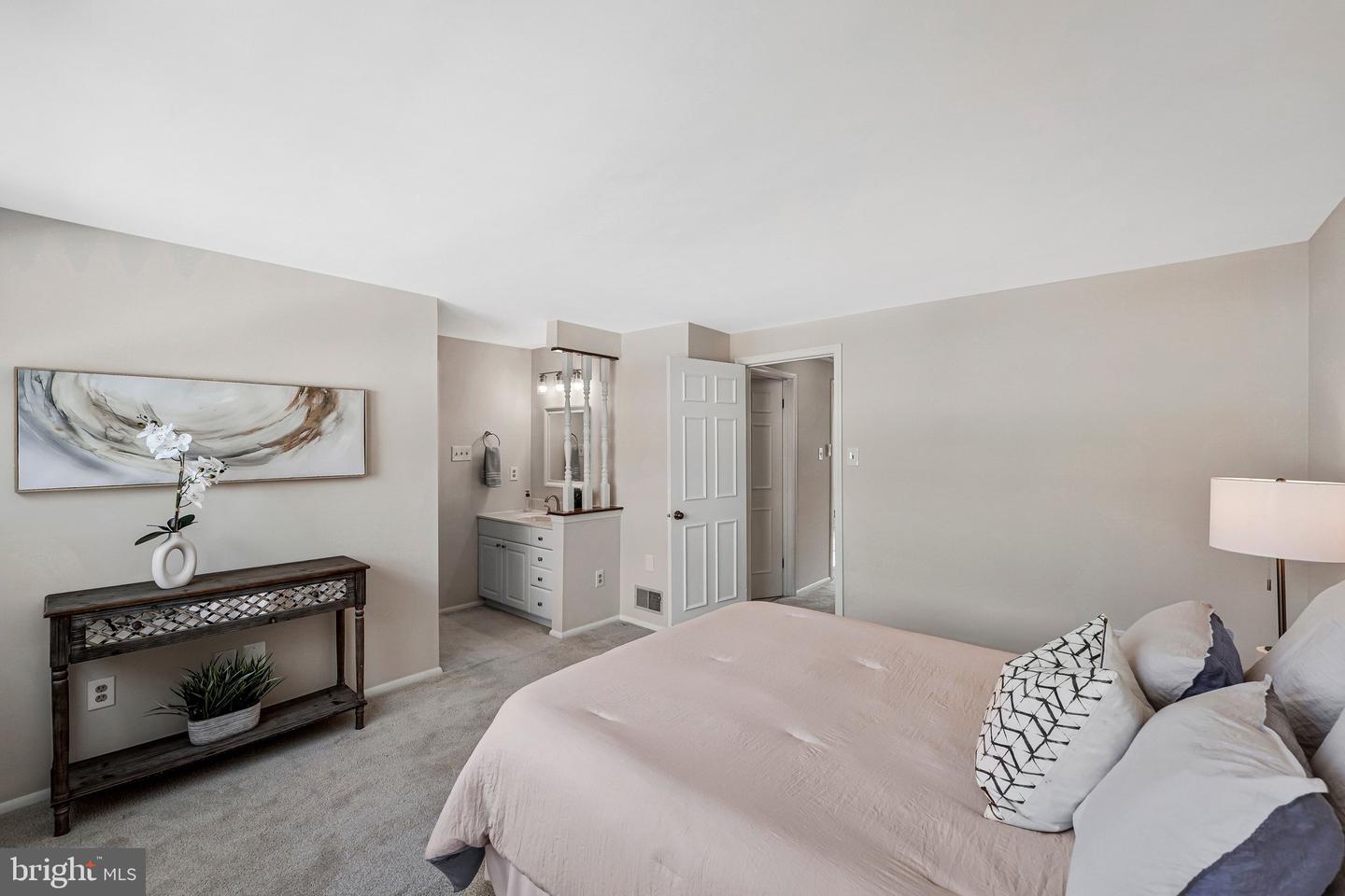 9920 OAKDALE WOODS CT, VIENNA, Virginia 22181, 3 Bedrooms Bedrooms, ,2 BathroomsBathrooms,Residential,For sale,9920 OAKDALE WOODS CT,VAFX2285172 MLS # VAFX2285172