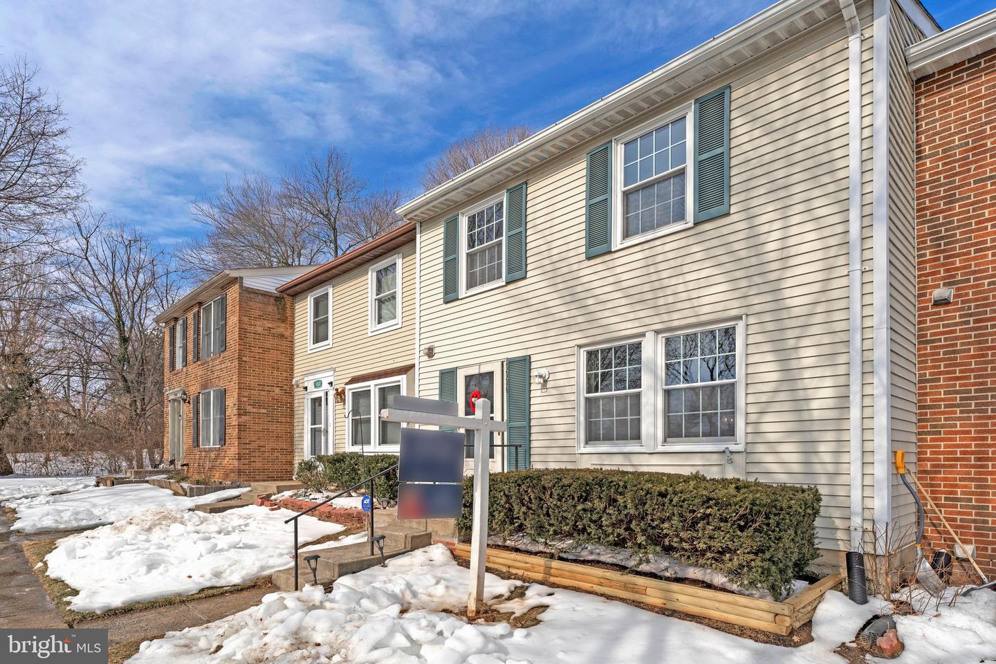 9920 OAKDALE WOODS CT, VIENNA, Virginia 22181, 3 Bedrooms Bedrooms, ,2 BathroomsBathrooms,Residential,For sale,9920 OAKDALE WOODS CT,VAFX2285172 MLS # VAFX2285172