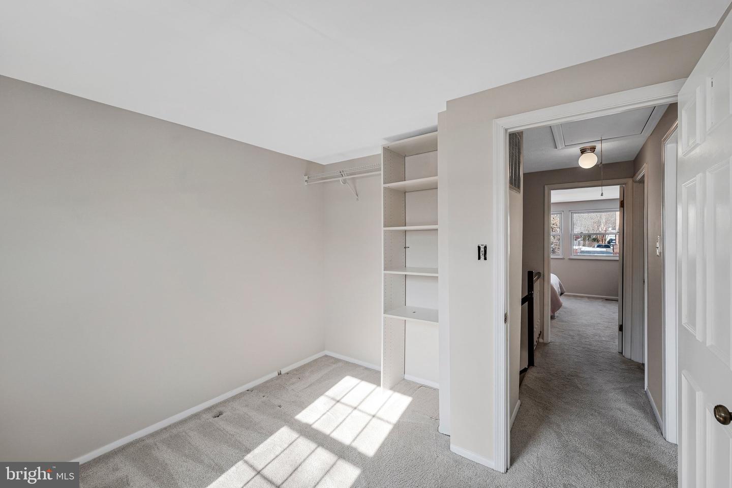 9920 OAKDALE WOODS CT, VIENNA, Virginia 22181, 3 Bedrooms Bedrooms, ,2 BathroomsBathrooms,Residential,For sale,9920 OAKDALE WOODS CT,VAFX2285172 MLS # VAFX2285172