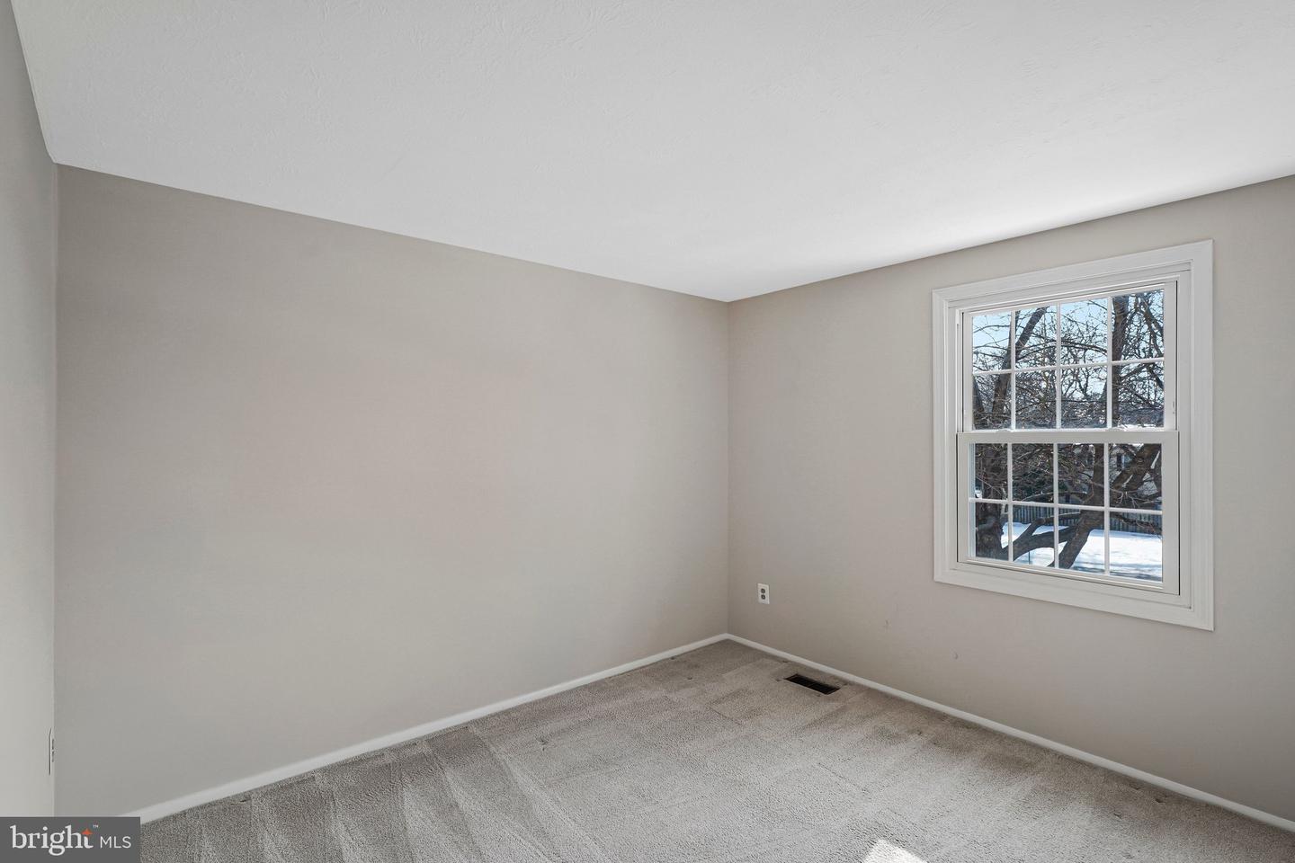 9920 OAKDALE WOODS CT, VIENNA, Virginia 22181, 3 Bedrooms Bedrooms, ,2 BathroomsBathrooms,Residential,For sale,9920 OAKDALE WOODS CT,VAFX2285172 MLS # VAFX2285172