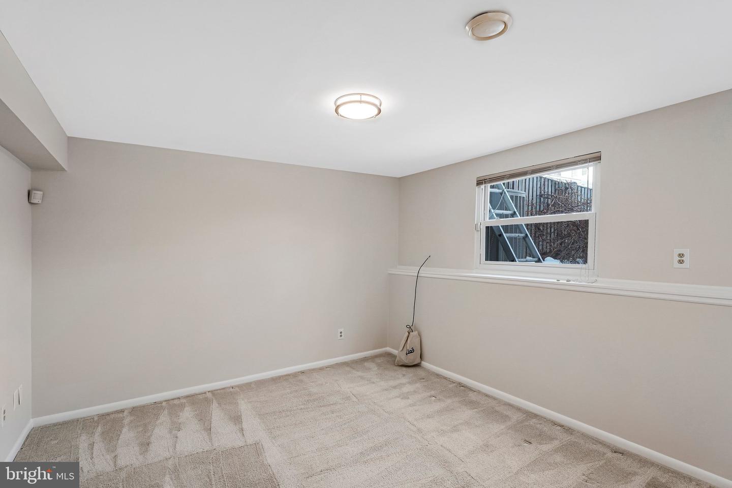 9920 OAKDALE WOODS CT, VIENNA, Virginia 22181, 3 Bedrooms Bedrooms, ,2 BathroomsBathrooms,Residential,For sale,9920 OAKDALE WOODS CT,VAFX2285172 MLS # VAFX2285172