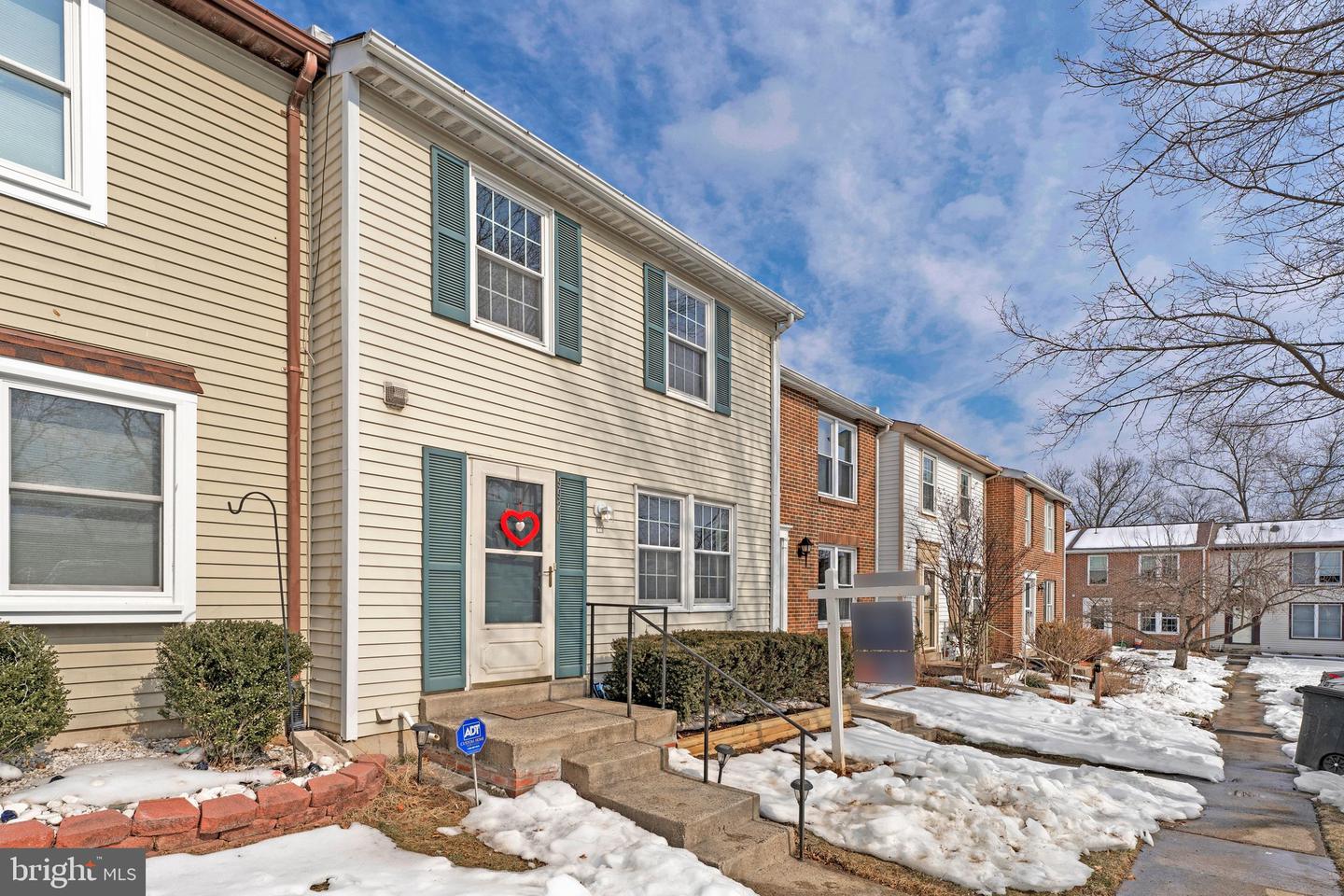 9920 OAKDALE WOODS CT, VIENNA, Virginia 22181, 3 Bedrooms Bedrooms, ,2 BathroomsBathrooms,Residential,For sale,9920 OAKDALE WOODS CT,VAFX2285172 MLS # VAFX2285172