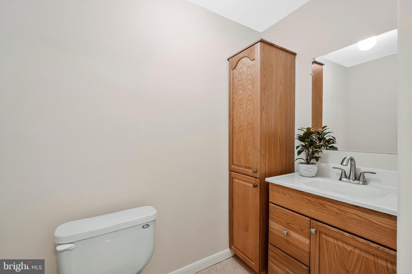 9920 OAKDALE WOODS CT, VIENNA, Virginia 22181, 3 Bedrooms Bedrooms, ,2 BathroomsBathrooms,Residential,For sale,9920 OAKDALE WOODS CT,VAFX2285172 MLS # VAFX2285172