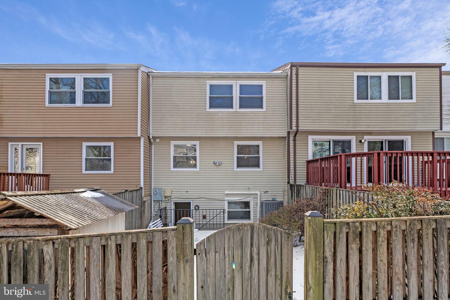 9920 OAKDALE WOODS CT, VIENNA, Virginia 22181, 3 Bedrooms Bedrooms, ,2 BathroomsBathrooms,Residential,For sale,9920 OAKDALE WOODS CT,VAFX2285172 MLS # VAFX2285172