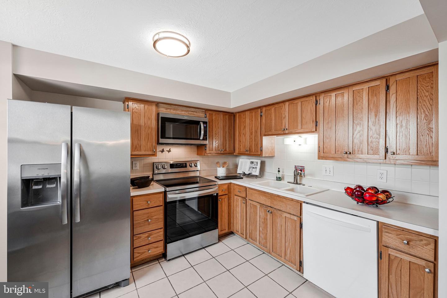 9920 OAKDALE WOODS CT, VIENNA, Virginia 22181, 3 Bedrooms Bedrooms, ,2 BathroomsBathrooms,Residential,For sale,9920 OAKDALE WOODS CT,VAFX2285172 MLS # VAFX2285172