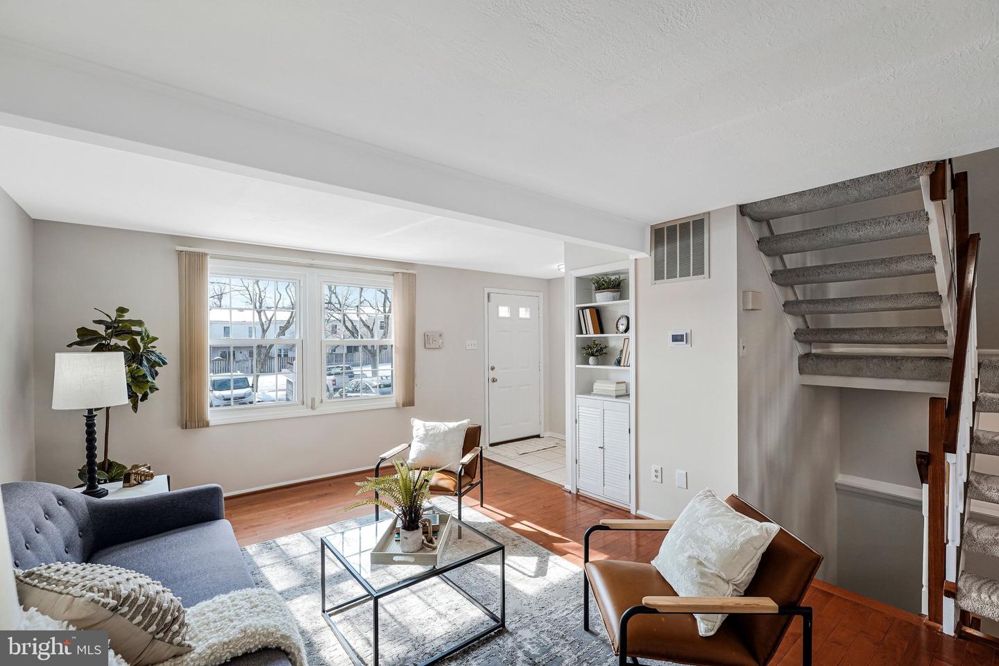 9920 OAKDALE WOODS CT, VIENNA, Virginia 22181, 3 Bedrooms Bedrooms, ,2 BathroomsBathrooms,Residential,For sale,9920 OAKDALE WOODS CT,VAFX2285172 MLS # VAFX2285172