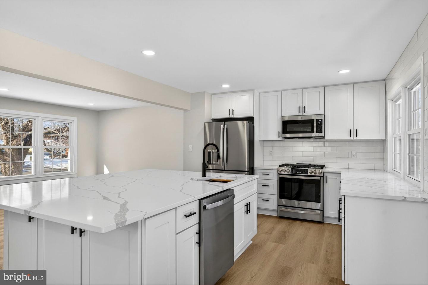 8612 COTTAGE ST SW, VIENNA, Virginia 22180, 4 Bedrooms Bedrooms, ,3 BathroomsBathrooms,Residential,For sale,8612 COTTAGE ST SW,VAFX2285420 MLS # VAFX2285420