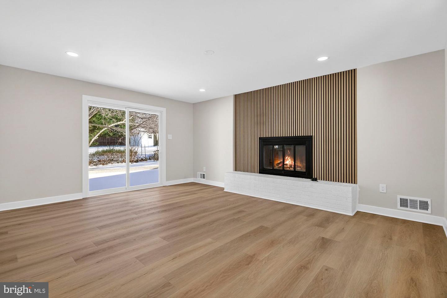 8612 COTTAGE ST SW, VIENNA, Virginia 22180, 4 Bedrooms Bedrooms, ,3 BathroomsBathrooms,Residential,For sale,8612 COTTAGE ST SW,VAFX2285420 MLS # VAFX2285420