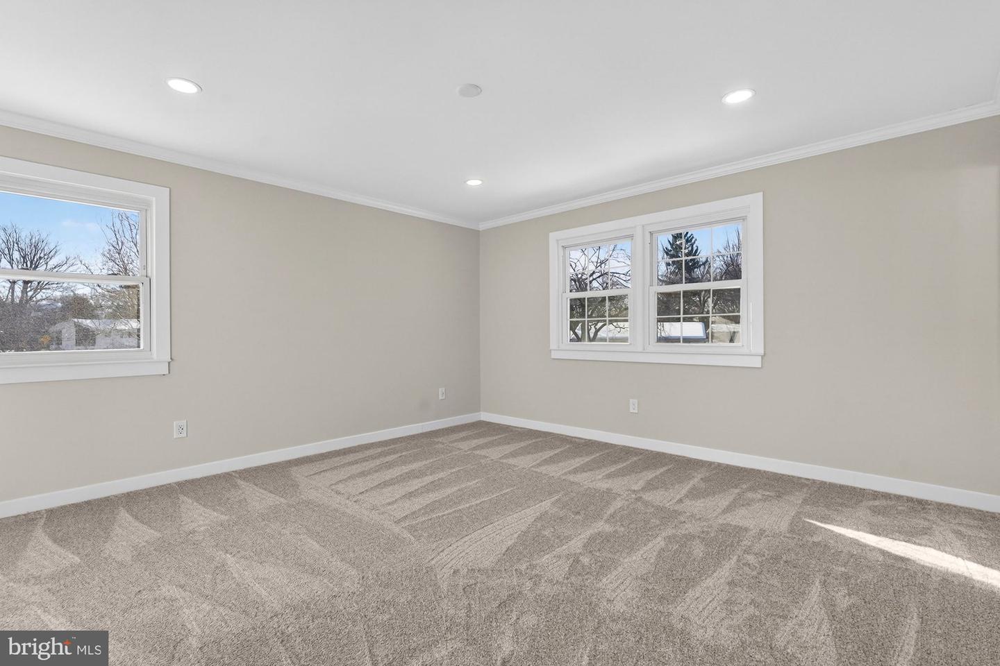 8612 COTTAGE ST SW, VIENNA, Virginia 22180, 4 Bedrooms Bedrooms, ,3 BathroomsBathrooms,Residential,For sale,8612 COTTAGE ST SW,VAFX2285420 MLS # VAFX2285420