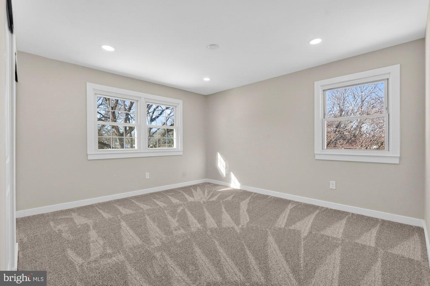 8612 COTTAGE ST SW, VIENNA, Virginia 22180, 4 Bedrooms Bedrooms, ,3 BathroomsBathrooms,Residential,For sale,8612 COTTAGE ST SW,VAFX2285420 MLS # VAFX2285420