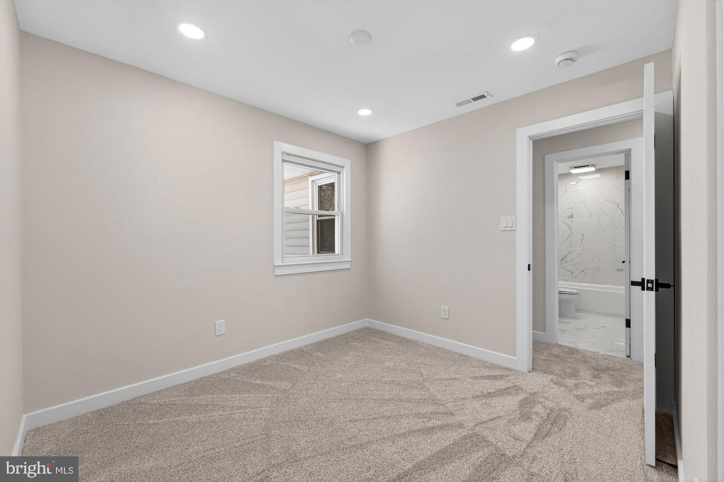 8612 COTTAGE ST SW, VIENNA, Virginia 22180, 4 Bedrooms Bedrooms, ,3 BathroomsBathrooms,Residential,For sale,8612 COTTAGE ST SW,VAFX2285420 MLS # VAFX2285420