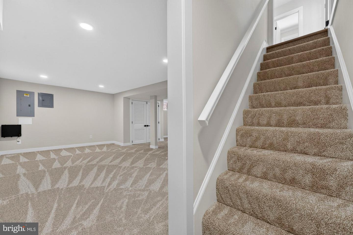 8612 COTTAGE ST SW, VIENNA, Virginia 22180, 4 Bedrooms Bedrooms, ,3 BathroomsBathrooms,Residential,For sale,8612 COTTAGE ST SW,VAFX2285420 MLS # VAFX2285420