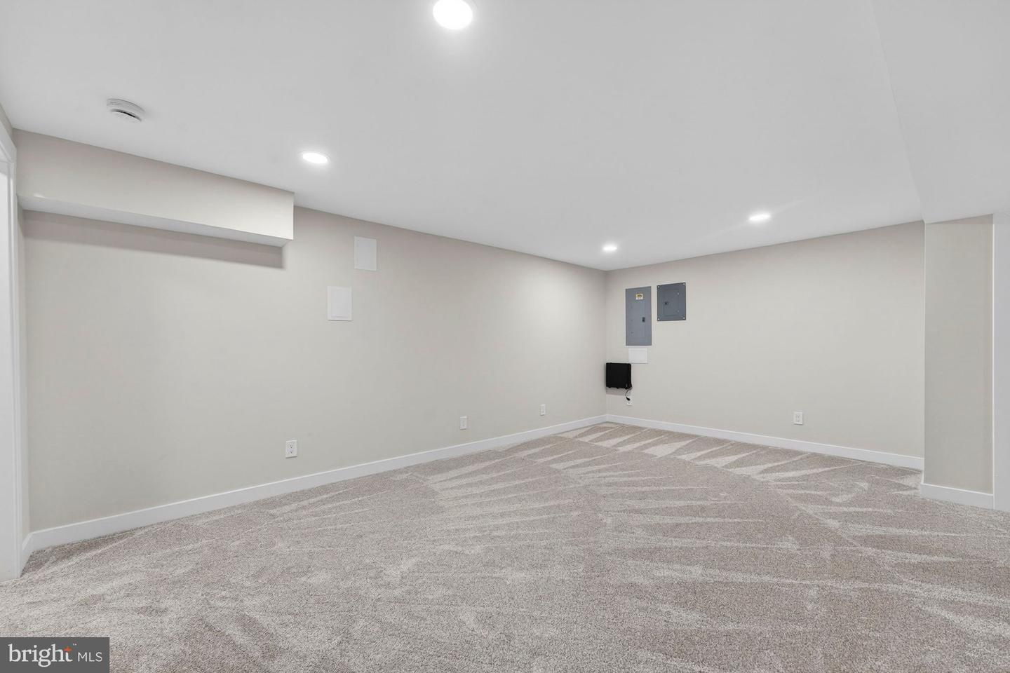 8612 COTTAGE ST SW, VIENNA, Virginia 22180, 4 Bedrooms Bedrooms, ,3 BathroomsBathrooms,Residential,For sale,8612 COTTAGE ST SW,VAFX2285420 MLS # VAFX2285420