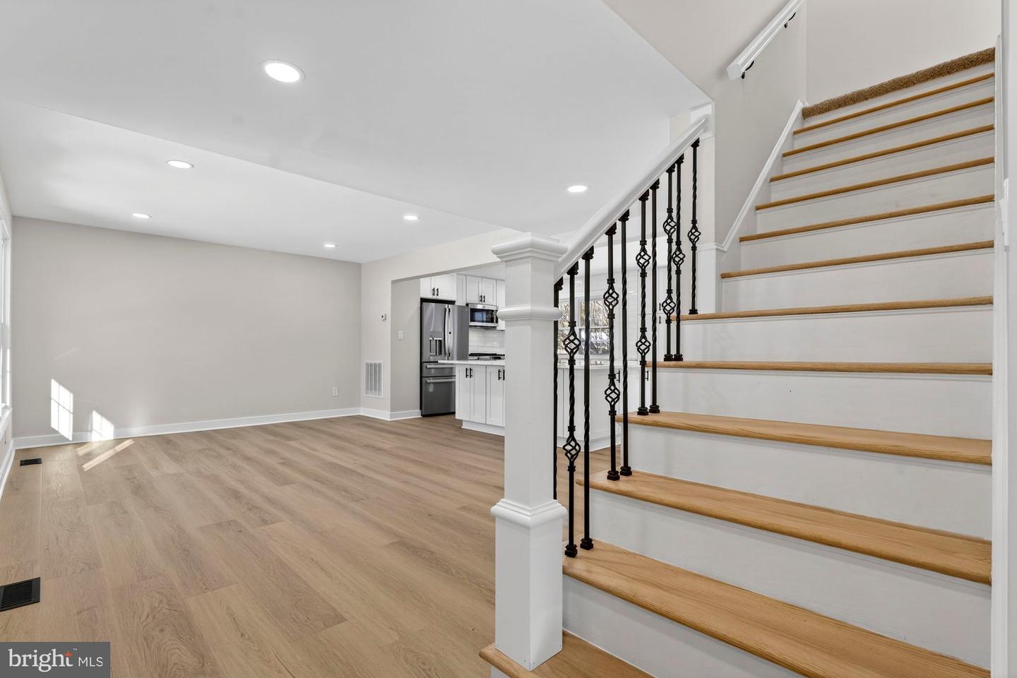 8612 COTTAGE ST SW, VIENNA, Virginia 22180, 4 Bedrooms Bedrooms, ,3 BathroomsBathrooms,Residential,For sale,8612 COTTAGE ST SW,VAFX2285420 MLS # VAFX2285420