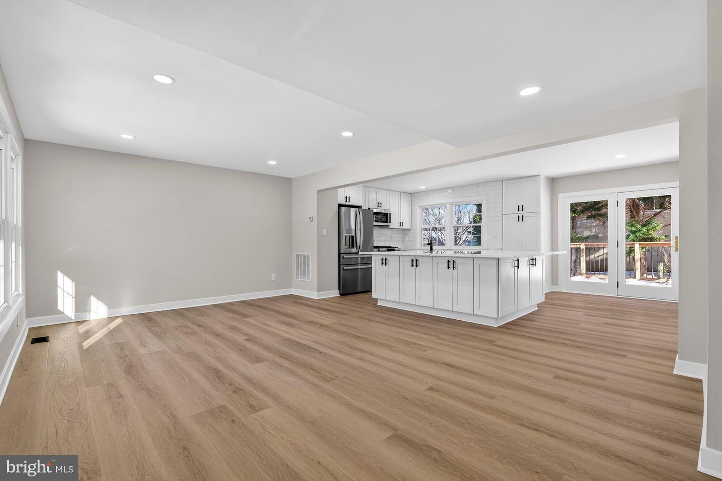 8612 COTTAGE ST SW, VIENNA, Virginia 22180, 4 Bedrooms Bedrooms, ,3 BathroomsBathrooms,Residential,For sale,8612 COTTAGE ST SW,VAFX2285420 MLS # VAFX2285420