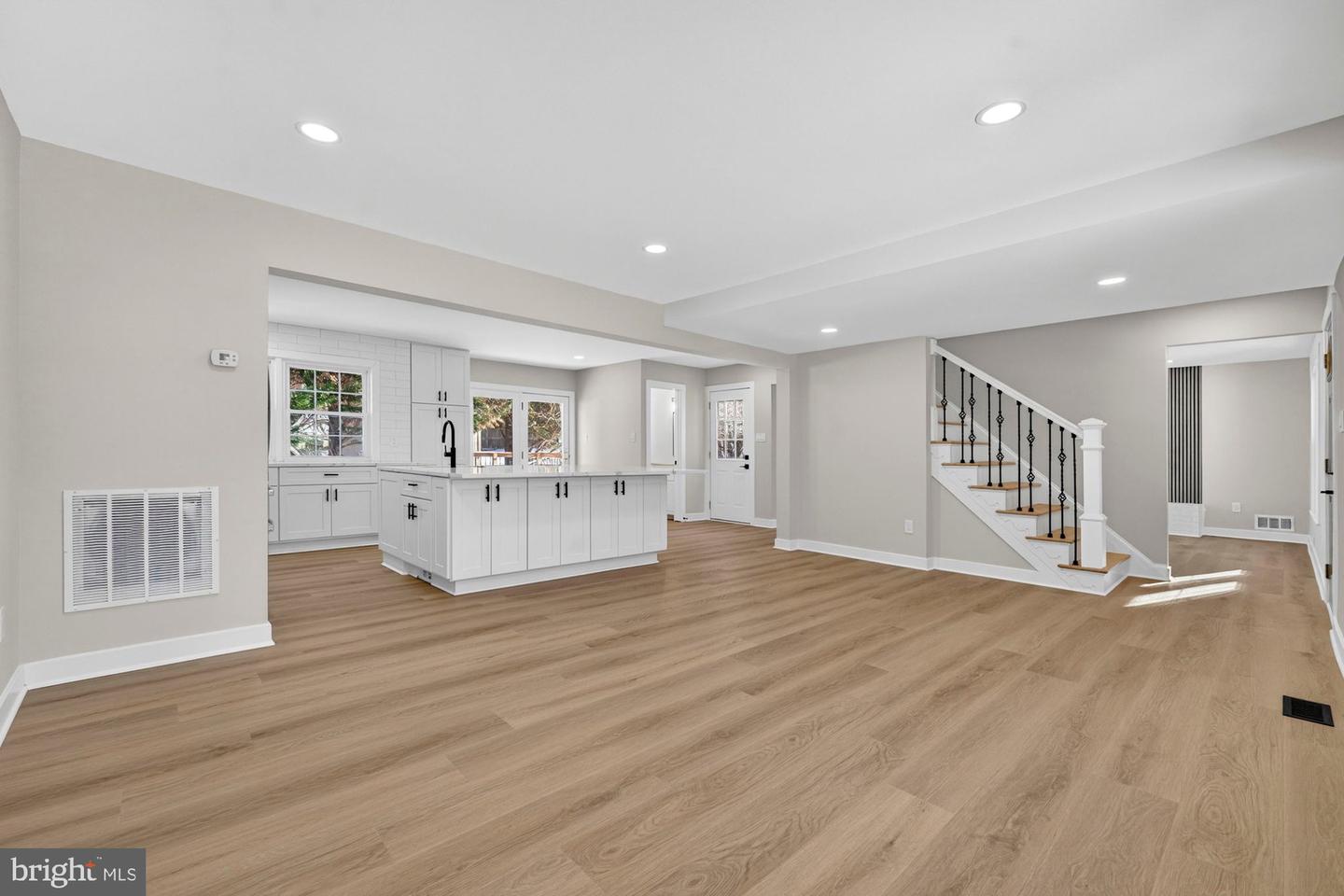 8612 COTTAGE ST SW, VIENNA, Virginia 22180, 4 Bedrooms Bedrooms, ,3 BathroomsBathrooms,Residential,For sale,8612 COTTAGE ST SW,VAFX2285420 MLS # VAFX2285420