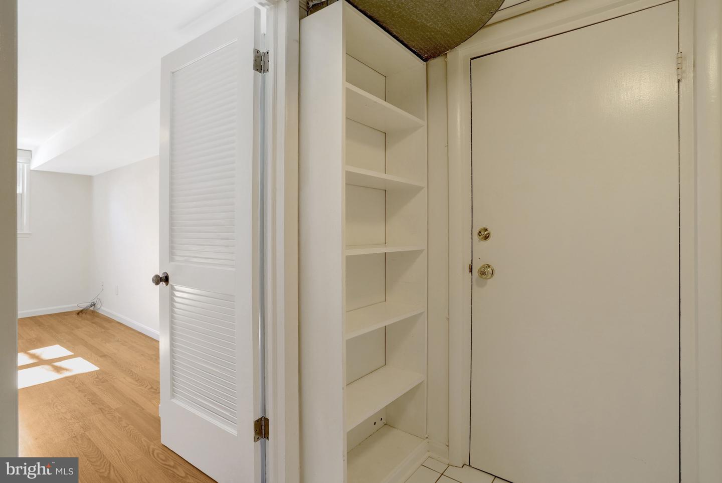 8304 LILAC LN, ALEXANDRIA, Virginia 22308, 3 Bedrooms Bedrooms, 12 Rooms Rooms,2 BathroomsBathrooms,Residential,For sale,8304 LILAC LN,VAFX2285484 MLS # VAFX2285484