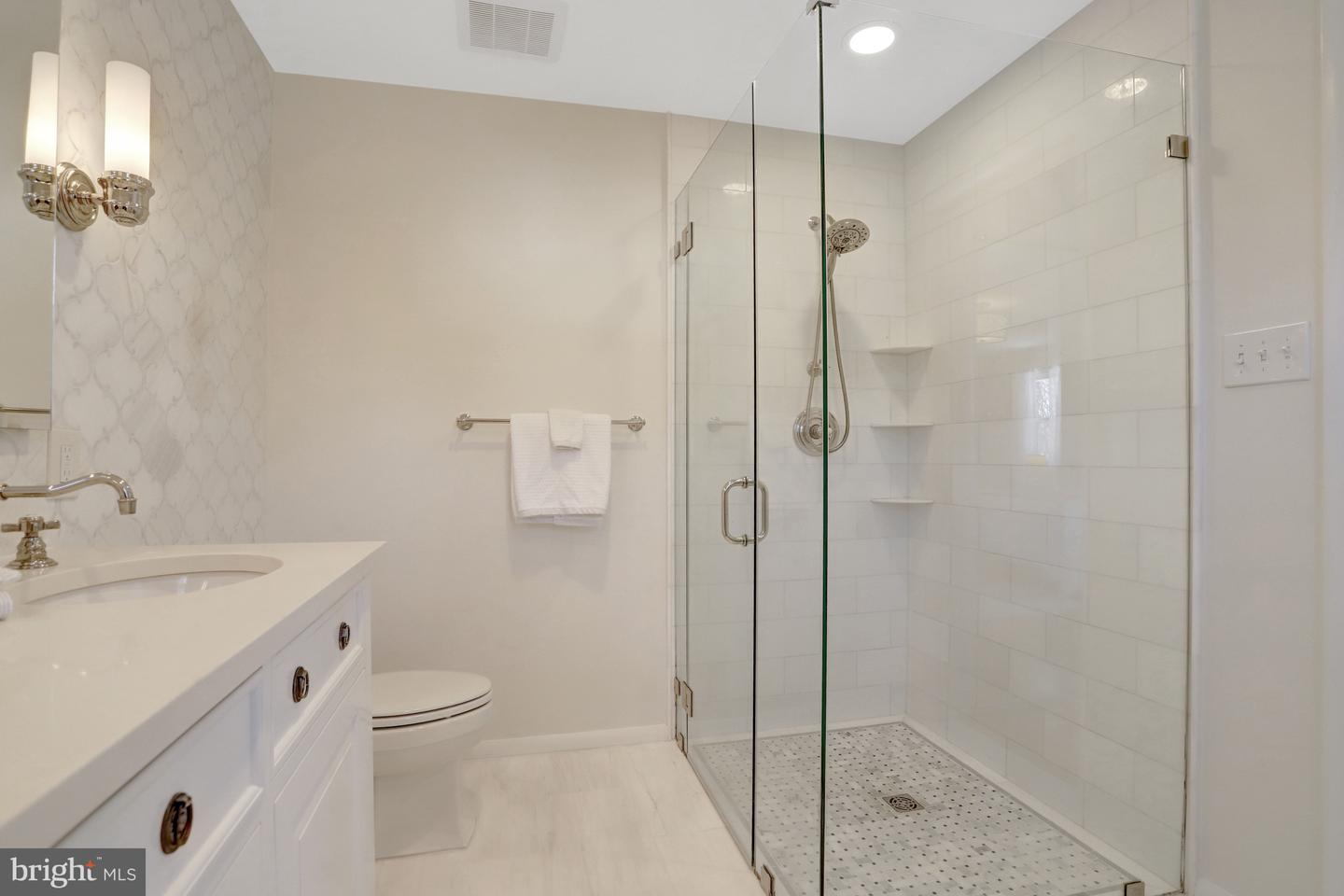 8304 LILAC LN, ALEXANDRIA, Virginia 22308, 3 Bedrooms Bedrooms, 12 Rooms Rooms,2 BathroomsBathrooms,Residential,For sale,8304 LILAC LN,VAFX2285484 MLS # VAFX2285484