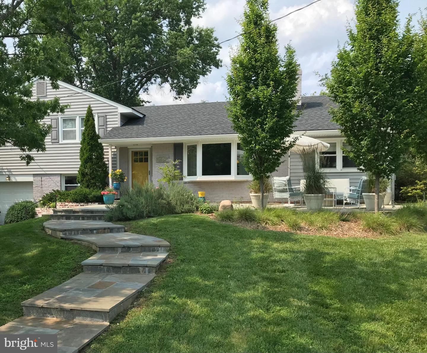 8304 LILAC LN, ALEXANDRIA, Virginia 22308, 3 Bedrooms Bedrooms, 12 Rooms Rooms,2 BathroomsBathrooms,Residential,For sale,8304 LILAC LN,VAFX2285484 MLS # VAFX2285484