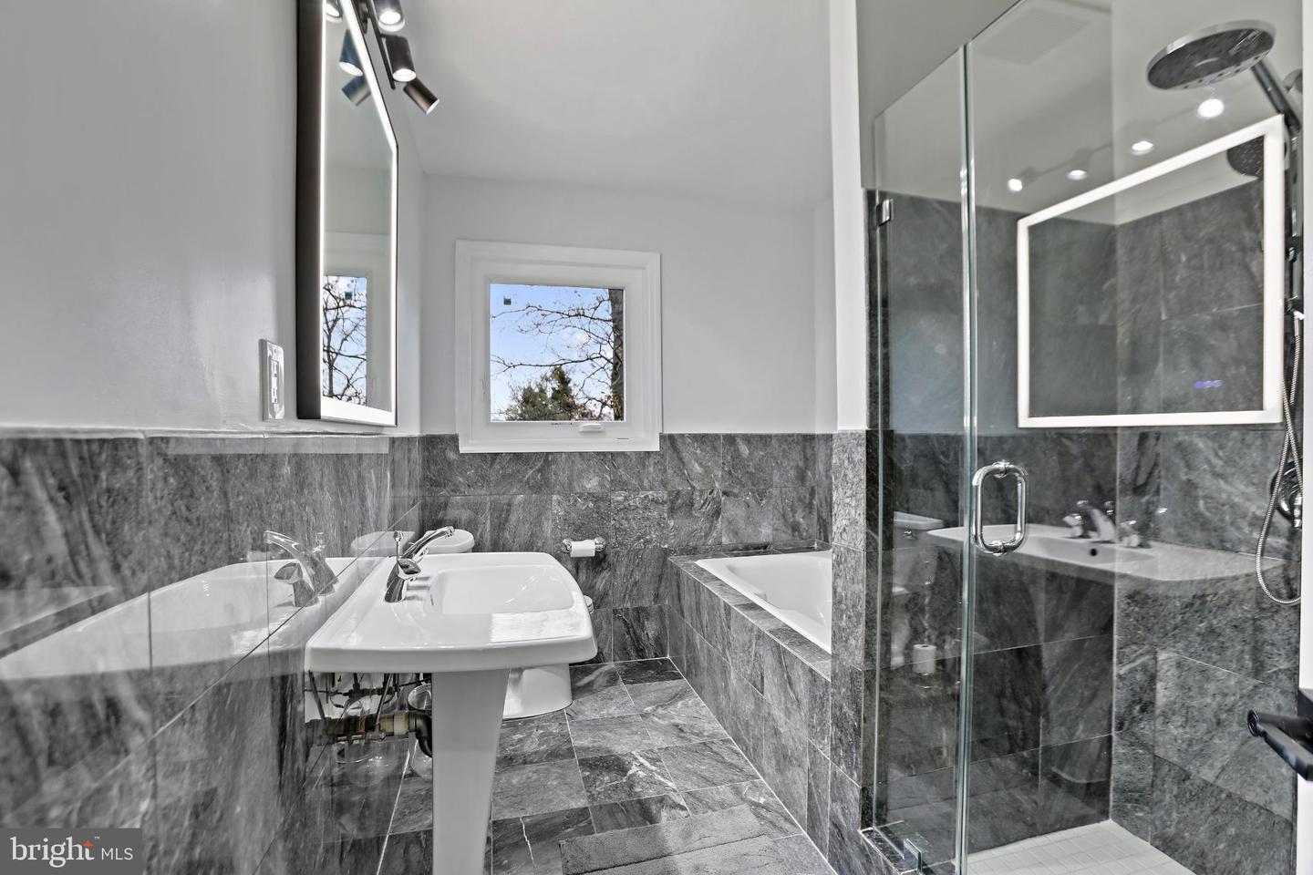 3906 RIDGE RD, ANNANDALE, Virginia 22003, 3 Bedrooms Bedrooms, 5 Rooms Rooms,2 BathroomsBathrooms,Residential,For sale,3906 RIDGE RD,VAFX2285696 MLS # VAFX2285696