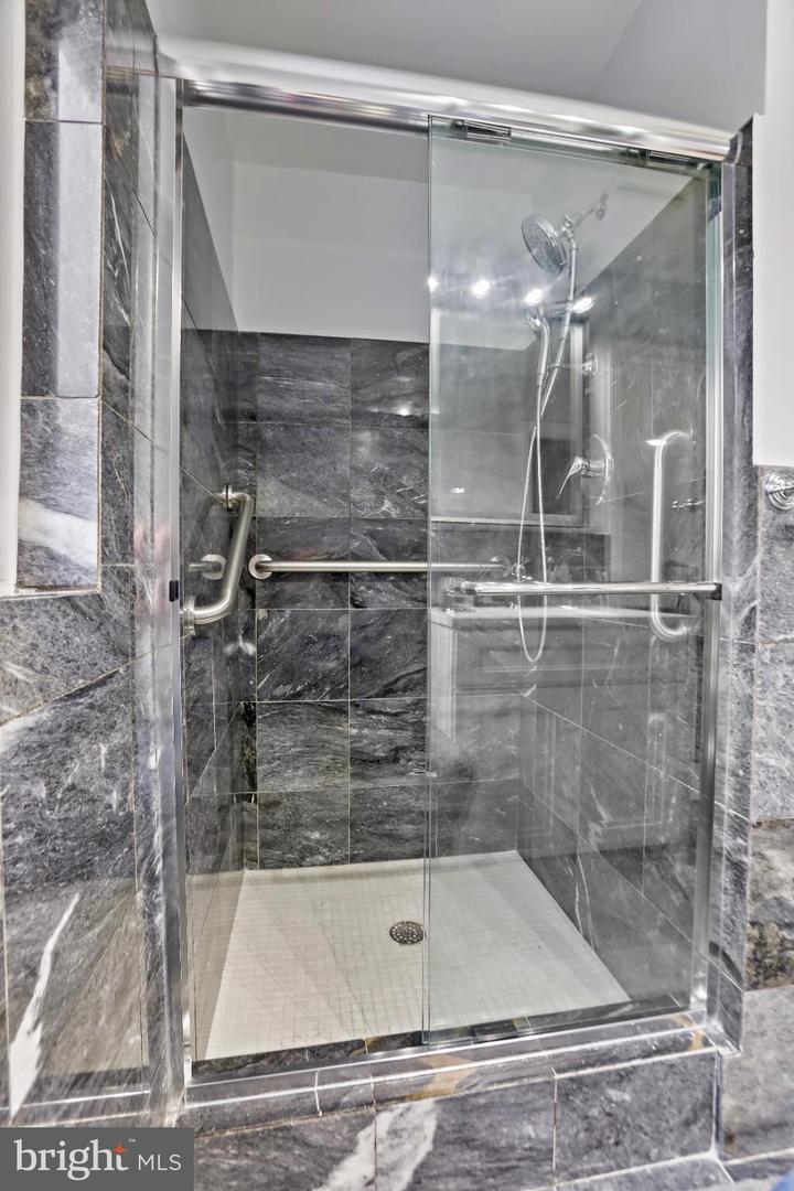 3906 RIDGE RD, ANNANDALE, Virginia 22003, 3 Bedrooms Bedrooms, 5 Rooms Rooms,2 BathroomsBathrooms,Residential,For sale,3906 RIDGE RD,VAFX2285696 MLS # VAFX2285696