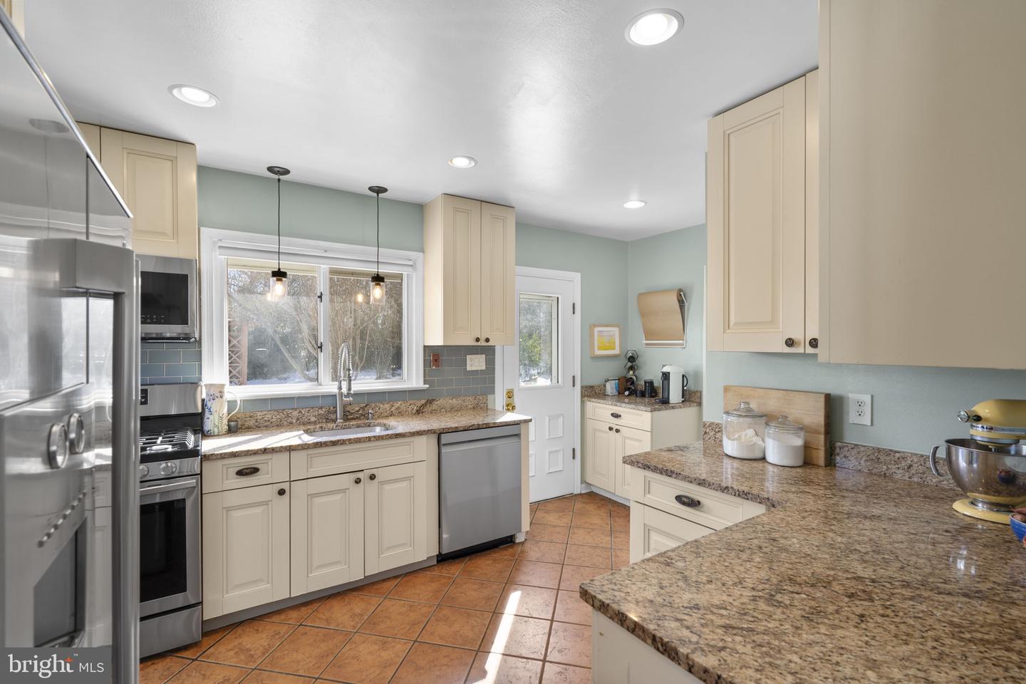 7005 GROVE RD, ALEXANDRIA, Virginia 22306, 3 Bedrooms Bedrooms, ,1 BathroomBathrooms,Residential,For sale,7005 GROVE RD,VAFX2285808 MLS # VAFX2285808