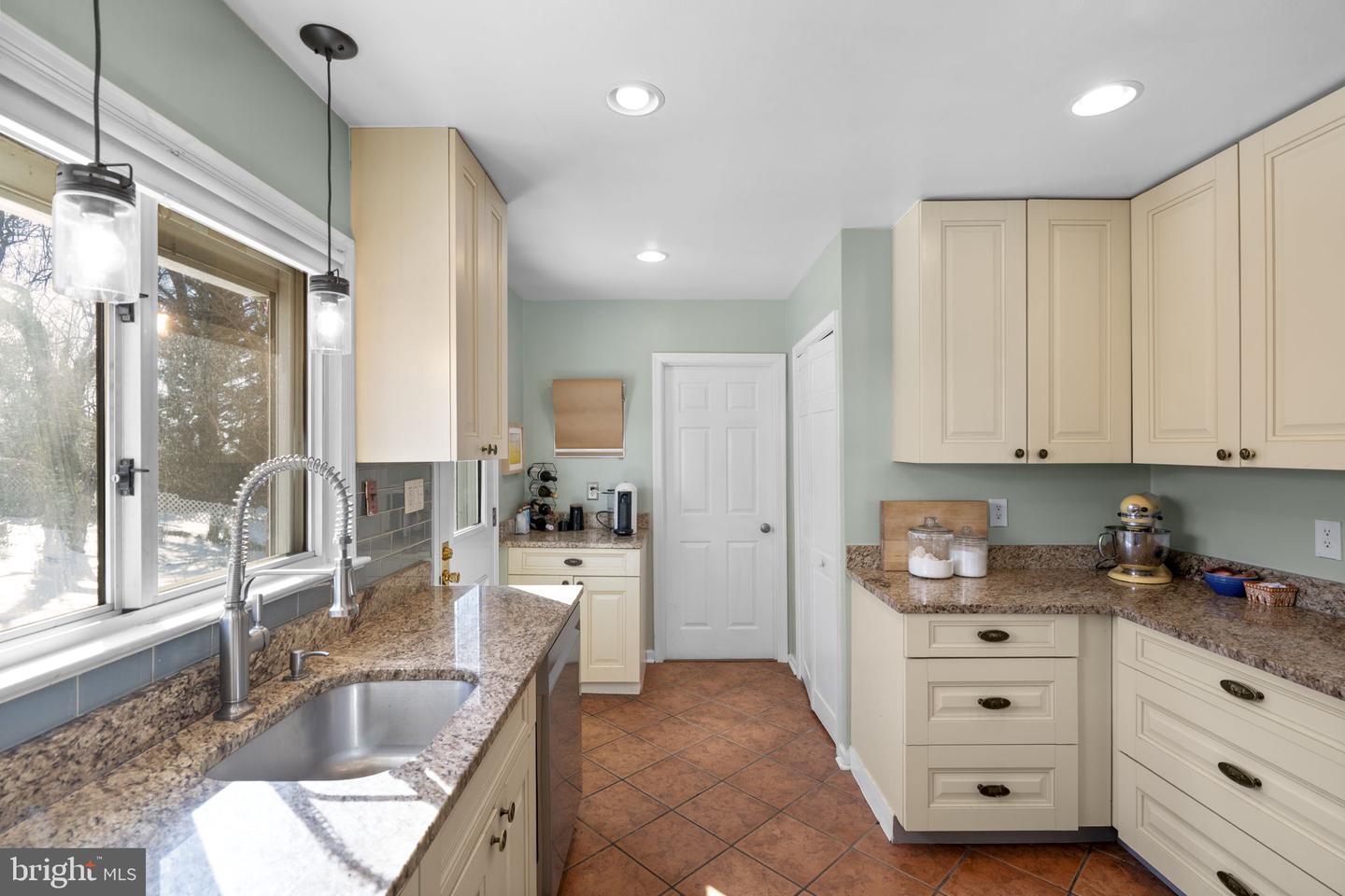 7005 GROVE RD, ALEXANDRIA, Virginia 22306, 3 Bedrooms Bedrooms, ,1 BathroomBathrooms,Residential,For sale,7005 GROVE RD,VAFX2285808 MLS # VAFX2285808