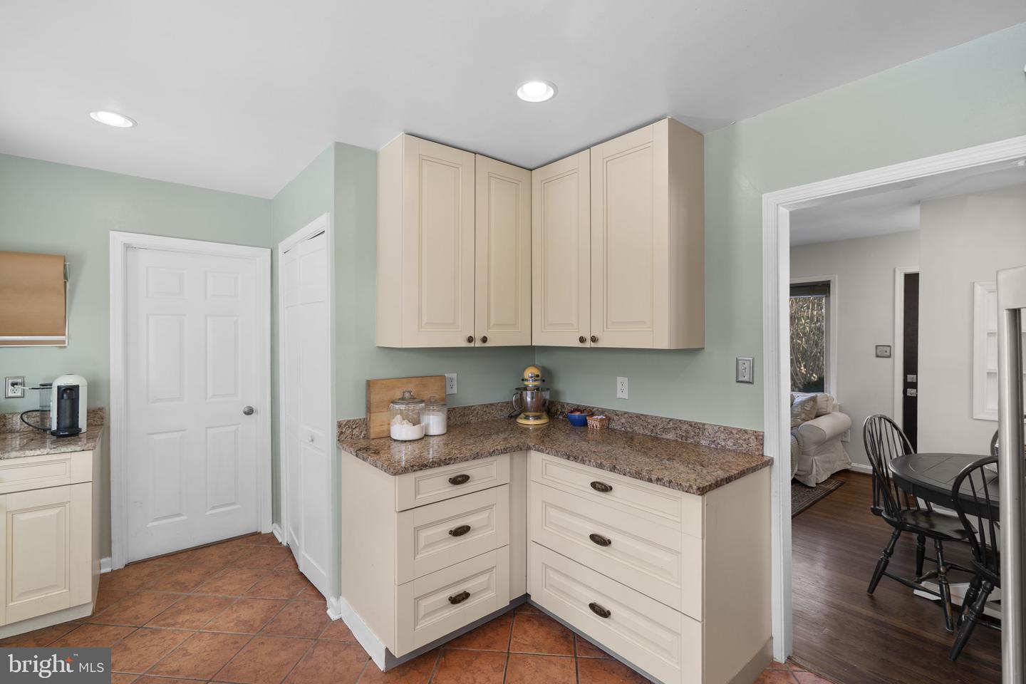 7005 GROVE RD, ALEXANDRIA, Virginia 22306, 3 Bedrooms Bedrooms, ,1 BathroomBathrooms,Residential,For sale,7005 GROVE RD,VAFX2285808 MLS # VAFX2285808