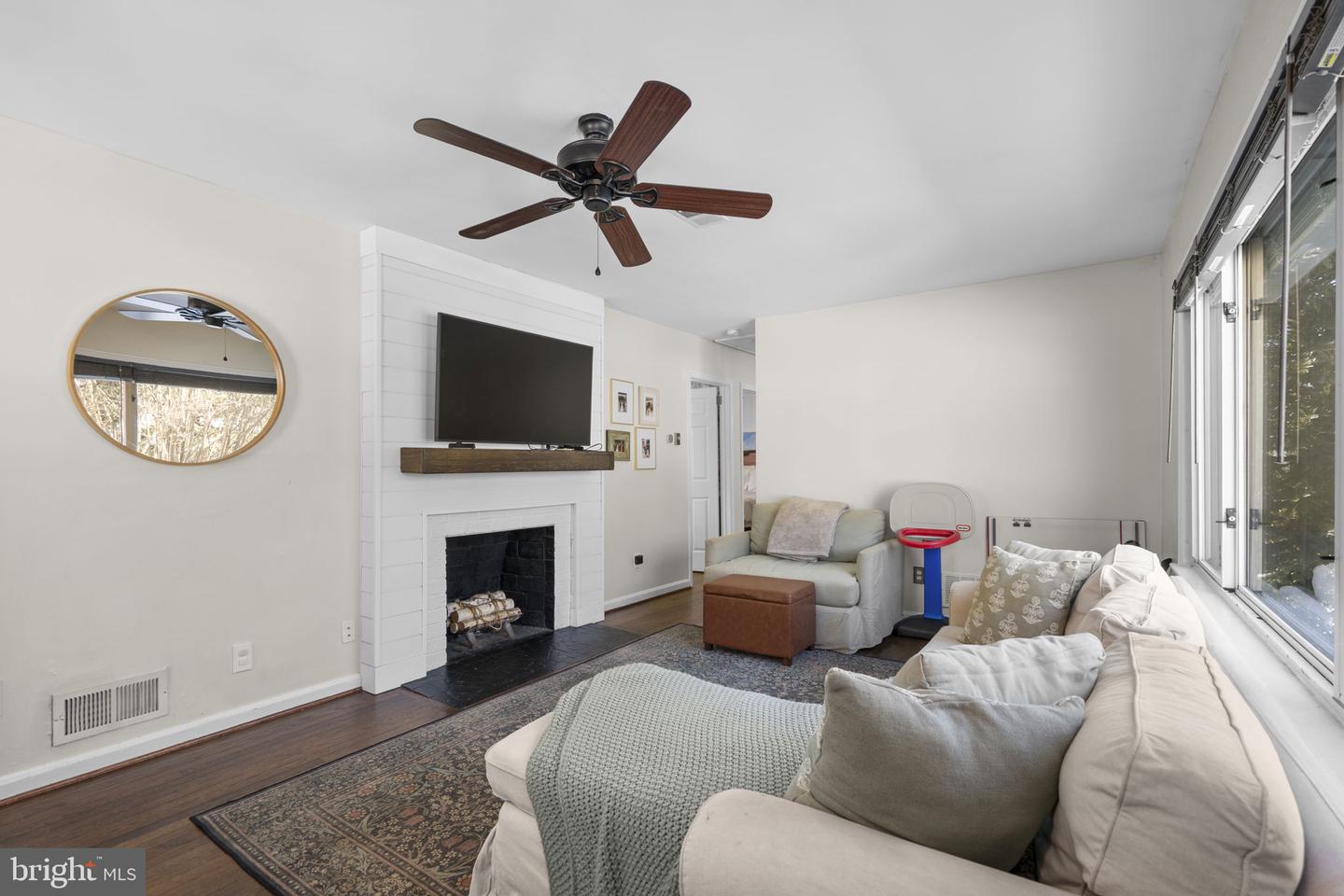 7005 GROVE RD, ALEXANDRIA, Virginia 22306, 3 Bedrooms Bedrooms, ,1 BathroomBathrooms,Residential,For sale,7005 GROVE RD,VAFX2285808 MLS # VAFX2285808