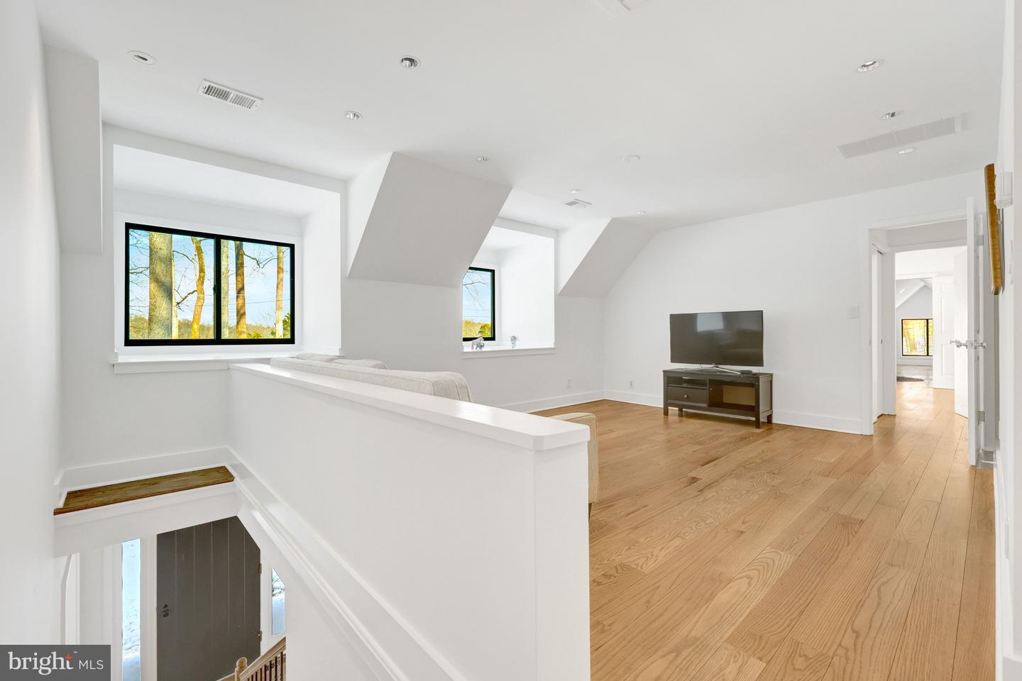 9982 BLACKBERRY LN, GREAT FALLS, Virginia 22066, 4 Bedrooms Bedrooms, ,3 BathroomsBathrooms,Residential,For sale,9982 BLACKBERRY LN,VAFX2286222 MLS # VAFX2286222