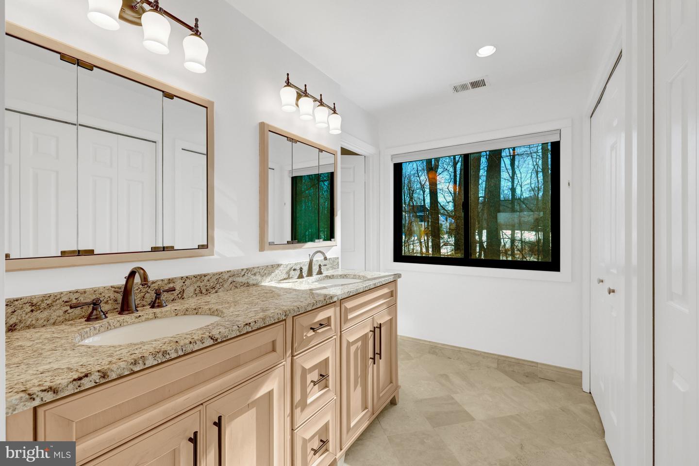 9982 BLACKBERRY LN, GREAT FALLS, Virginia 22066, 4 Bedrooms Bedrooms, ,3 BathroomsBathrooms,Residential,For sale,9982 BLACKBERRY LN,VAFX2286222 MLS # VAFX2286222