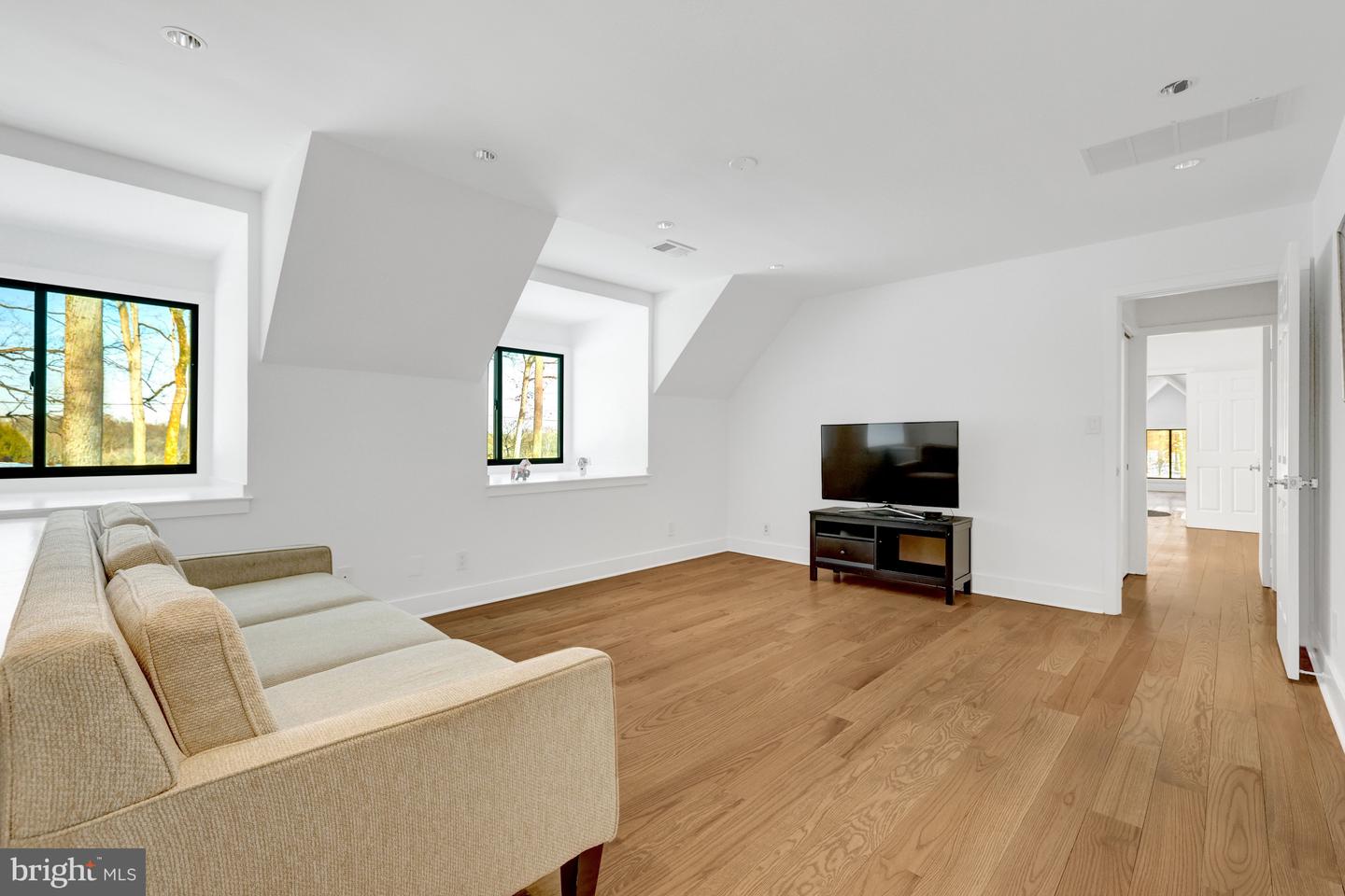 9982 BLACKBERRY LN, GREAT FALLS, Virginia 22066, 4 Bedrooms Bedrooms, ,3 BathroomsBathrooms,Residential,For sale,9982 BLACKBERRY LN,VAFX2286222 MLS # VAFX2286222