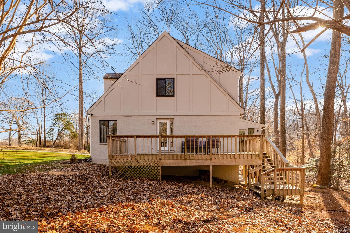 9982 BLACKBERRY LN, GREAT FALLS, Virginia 22066, 4 Bedrooms Bedrooms, ,3 BathroomsBathrooms,Residential,For sale,9982 BLACKBERRY LN,VAFX2286222 MLS # VAFX2286222