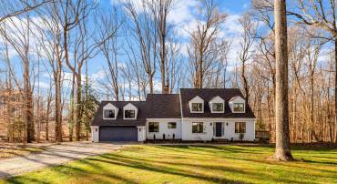 9982 BLACKBERRY LN, GREAT FALLS, Virginia 22066, 4 Bedrooms Bedrooms, ,3 BathroomsBathrooms,Residential,For sale,9982 BLACKBERRY LN,VAFX2286222 MLS # VAFX2286222