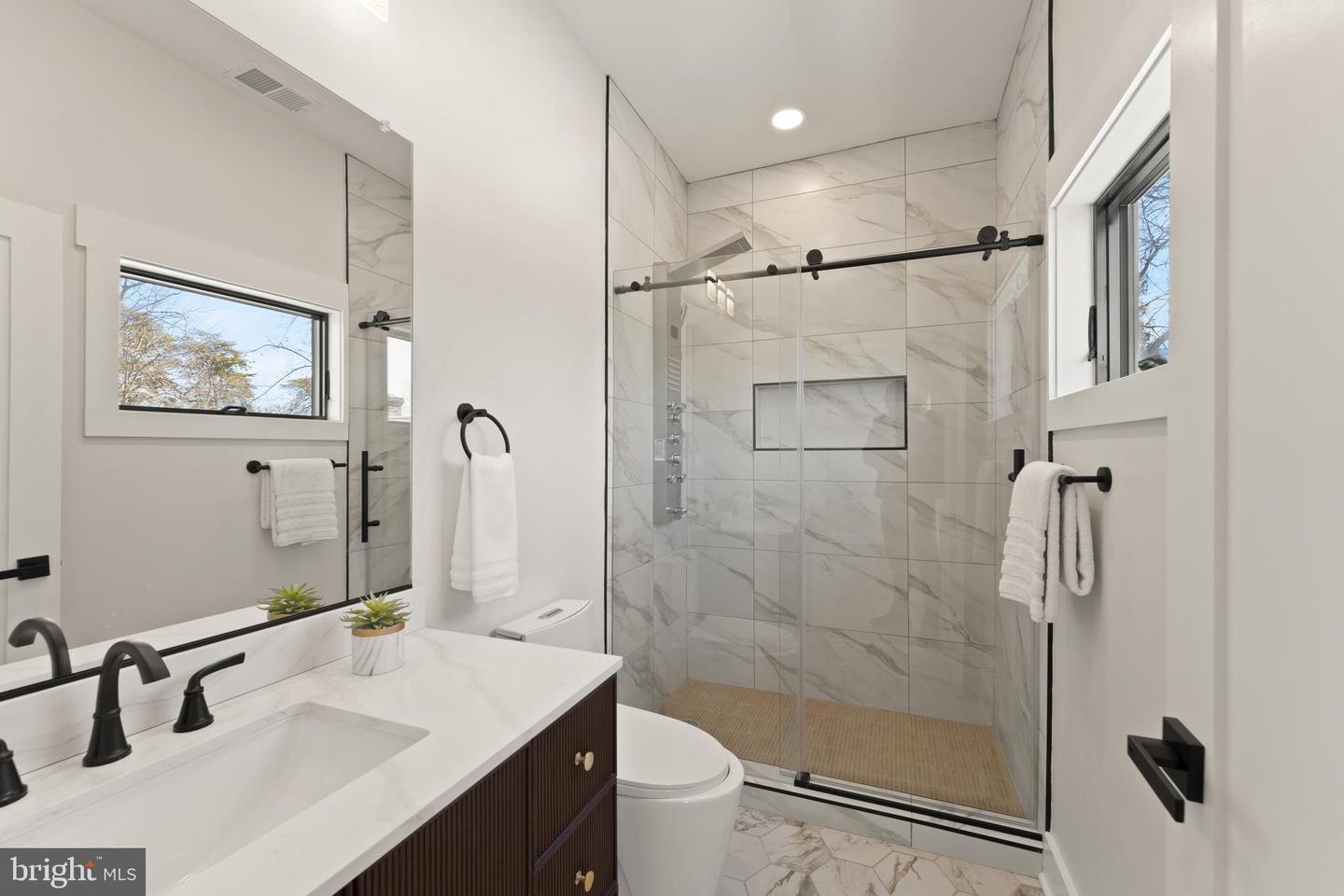 742 N GEORGE MASON DR, ARLINGTON, Virginia 22203, 6 Bedrooms Bedrooms, ,5 BathroomsBathrooms,Residential,For sale,742 N GEORGE MASON DR,VAAR2067918 MLS # VAAR2067918