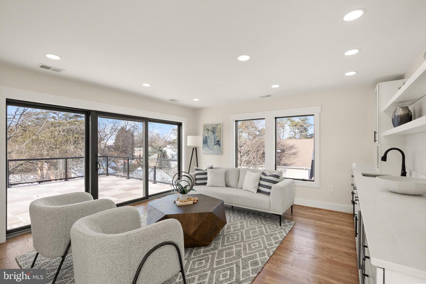 742 N GEORGE MASON DR, ARLINGTON, Virginia 22203, 6 Bedrooms Bedrooms, ,5 BathroomsBathrooms,Residential,For sale,742 N GEORGE MASON DR,VAAR2067918 MLS # VAAR2067918