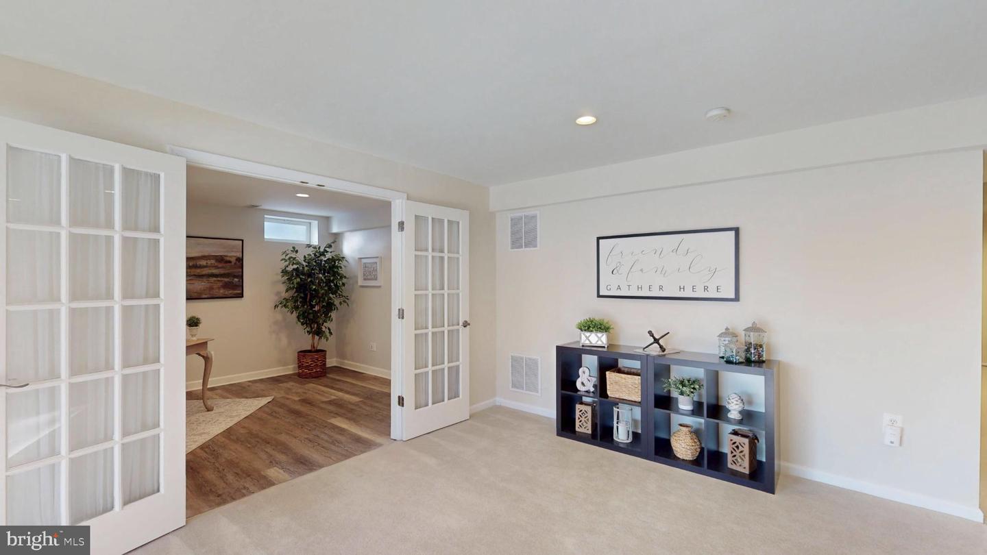 47421 RIVER CREST ST, STERLING, Virginia 20165, 4 Bedrooms Bedrooms, 8 Rooms Rooms,3 BathroomsBathrooms,Residential,For sale,47421 RIVER CREST ST,VALO2114450 MLS # VALO2114450