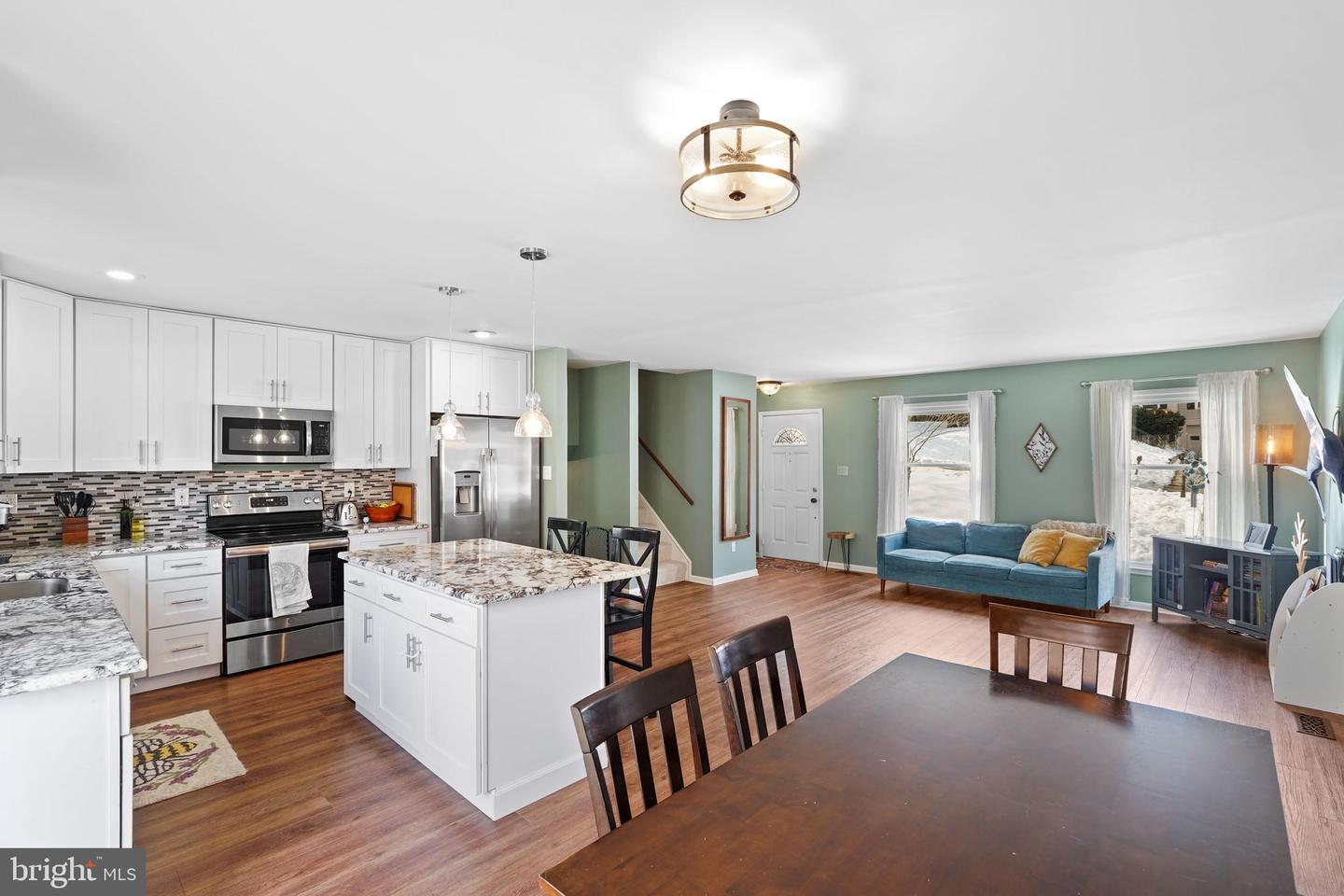 9514 CENTER ST, VIENNA, Virginia 22181, 3 Bedrooms Bedrooms, ,3 BathroomsBathrooms,Residential,For sale,9514 CENTER ST,VAFX2287506 MLS # VAFX2287506 9514 CENTER ST, VIENNA, Virginia 22181, 3 Bedrooms Bedrooms, ,3 BathroomsBathrooms,Residential,For sale,9514 CENTER ST,VAFX2287506 MLS # VAFX2287506