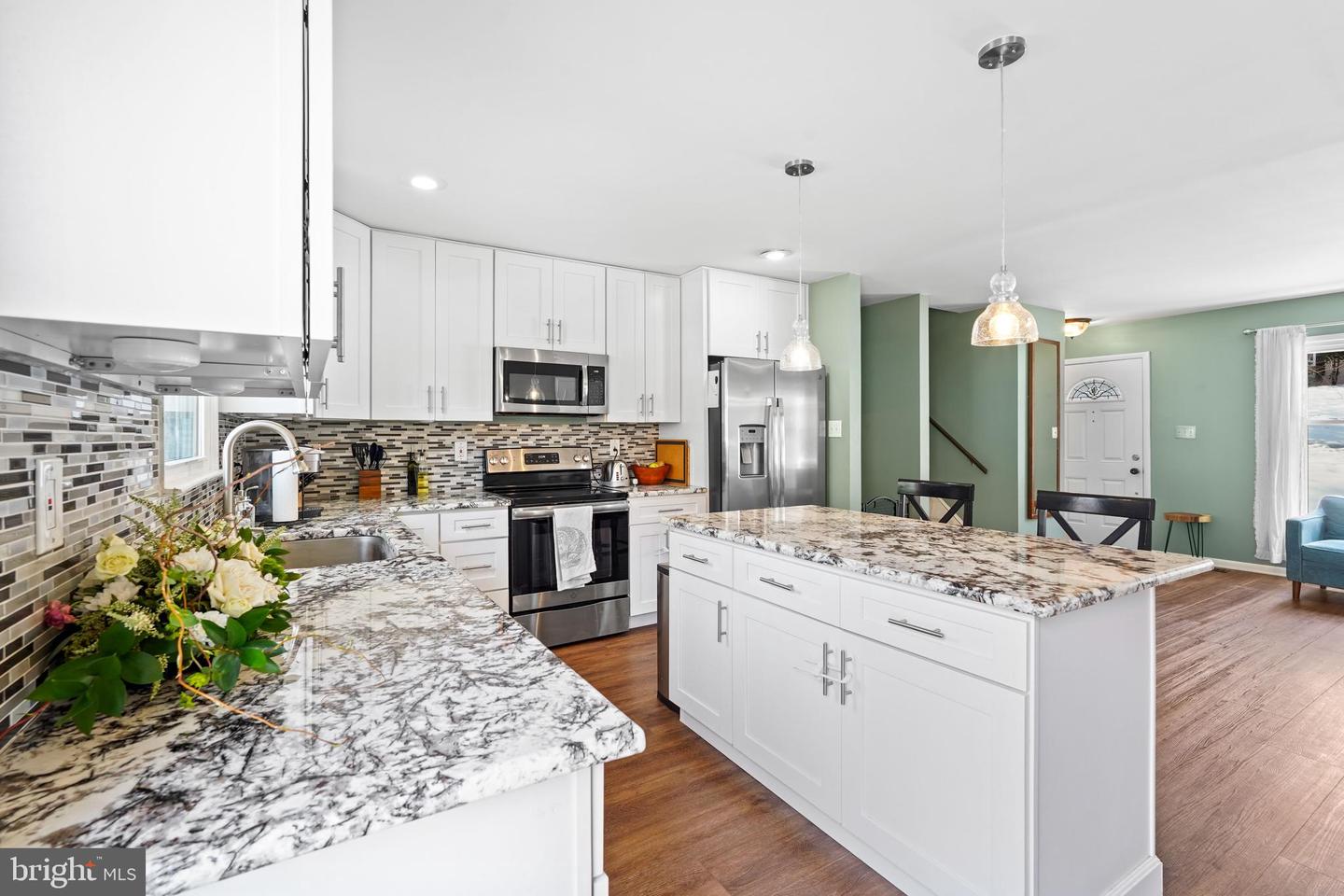 9514 CENTER ST, VIENNA, Virginia 22181, 3 Bedrooms Bedrooms, ,3 BathroomsBathrooms,Residential,For sale,9514 CENTER ST,VAFX2287506 MLS # VAFX2287506 9514 CENTER ST, VIENNA, Virginia 22181, 3 Bedrooms Bedrooms, ,3 BathroomsBathrooms,Residential,For sale,9514 CENTER ST,VAFX2287506 MLS # VAFX2287506