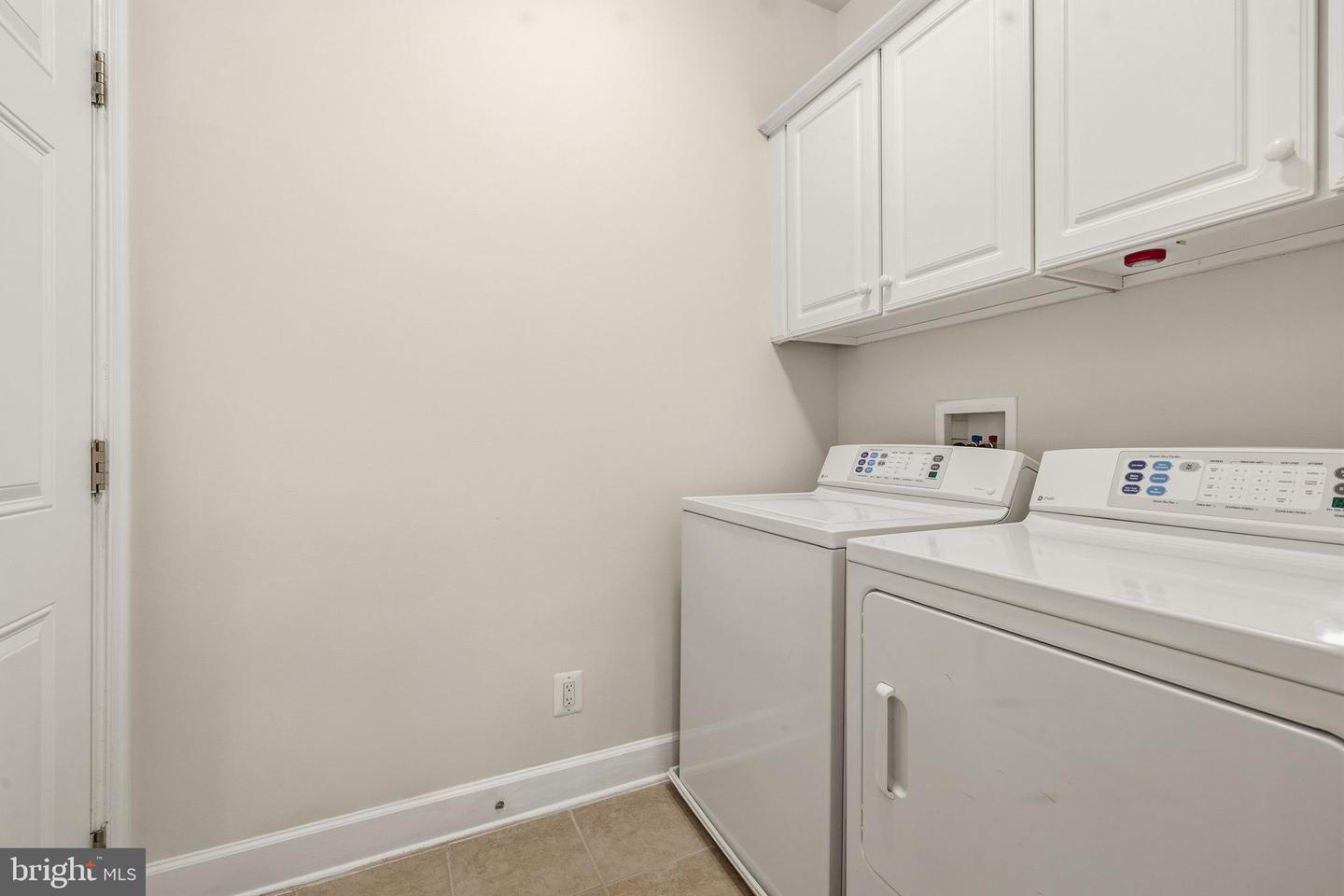 8909 YELLOW DAISY PL, LORTON, Virginia 22079, 3 Bedrooms Bedrooms, ,2 BathroomsBathrooms,Residential,For sale,8909 YELLOW DAISY PL,VAFX2287510 MLS # VAFX2287510