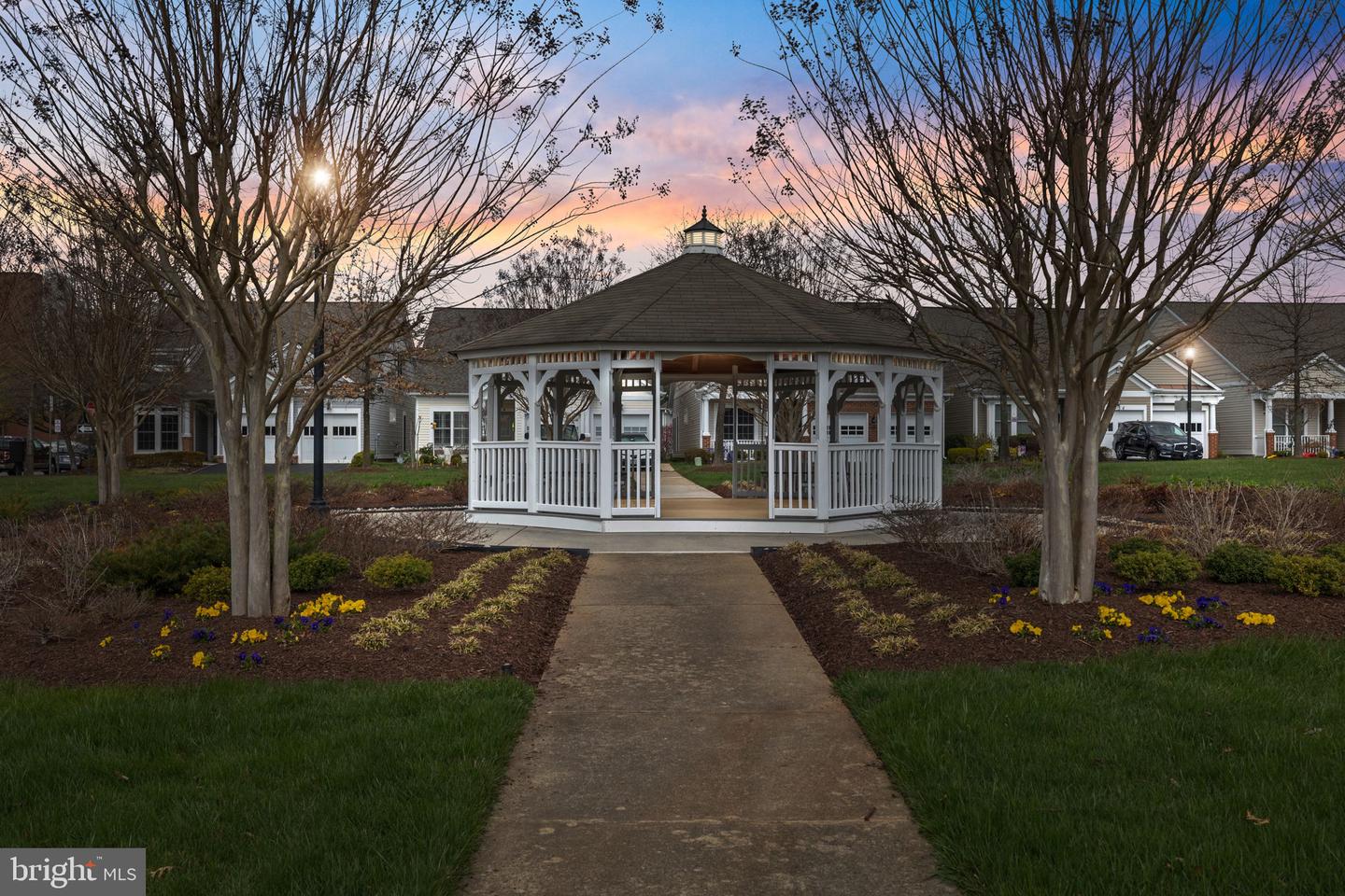 8909 YELLOW DAISY PL, LORTON, Virginia 22079, 3 Bedrooms Bedrooms, ,2 BathroomsBathrooms,Residential,For sale,8909 YELLOW DAISY PL,VAFX2287510 MLS # VAFX2287510