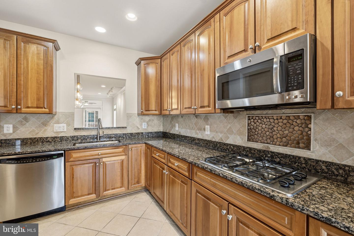 8909 YELLOW DAISY PL, LORTON, Virginia 22079, 3 Bedrooms Bedrooms, ,2 BathroomsBathrooms,Residential,For sale,8909 YELLOW DAISY PL,VAFX2287510 MLS # VAFX2287510