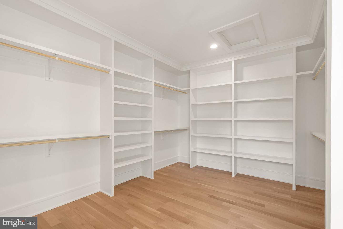 6013 WOODLAND TER, MCLEAN, Virginia 22101, 6 Bedrooms Bedrooms, ,6 BathroomsBathrooms,Residential,For sale,6013 WOODLAND TER,VAFX2287616 MLS # VAFX2287616