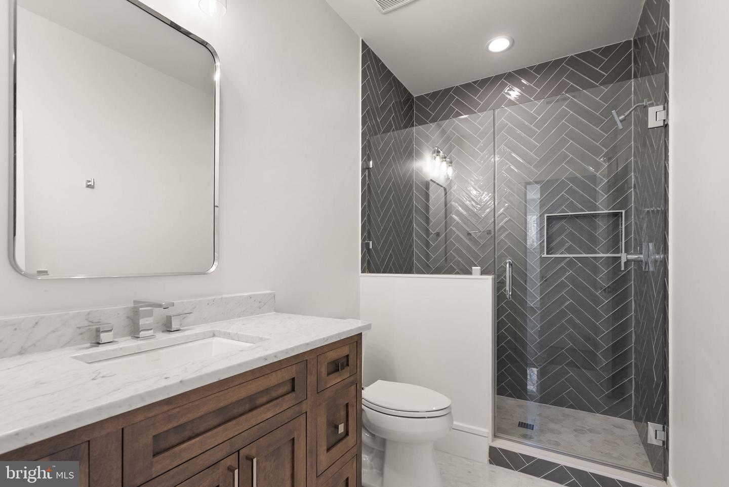 6013 WOODLAND TER, MCLEAN, Virginia 22101, 6 Bedrooms Bedrooms, ,6 BathroomsBathrooms,Residential,For sale,6013 WOODLAND TER,VAFX2287616 MLS # VAFX2287616